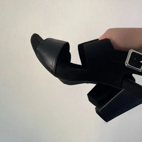 Giani Bernini Aikko Black Platform Chunky Buckle Heel 9M Modern Chic Like New - Picture 11 of 14